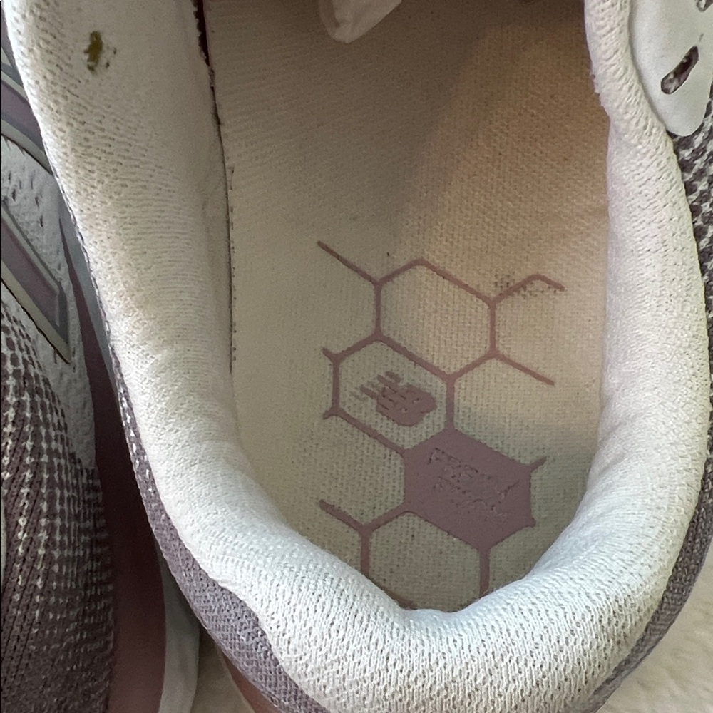 New Balance Women's Running Shoes in Dusty Pink and Cream 8.5 - Picture 6 of 10